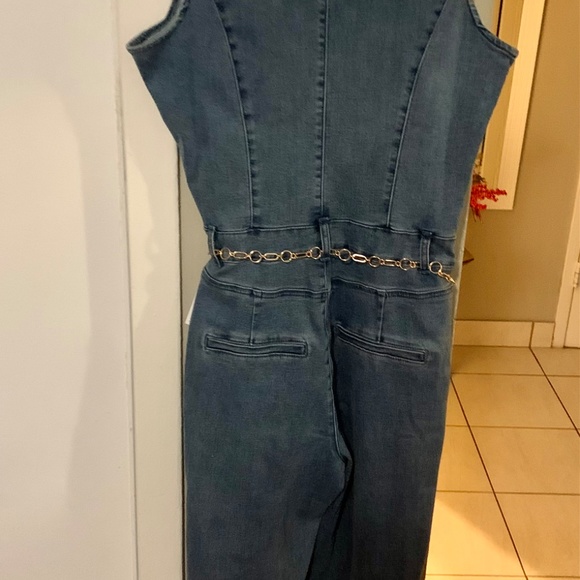 Guess Romper - Picture 2 of 8